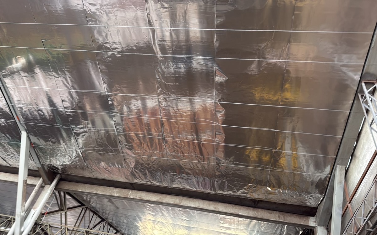 Techo de bodega con aislante térmico reflectivo SOTECU instalado
